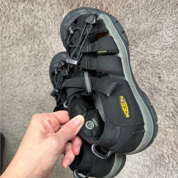 Keen Black Sandals size 38/US 6 EUC - Picture 4 of 11
